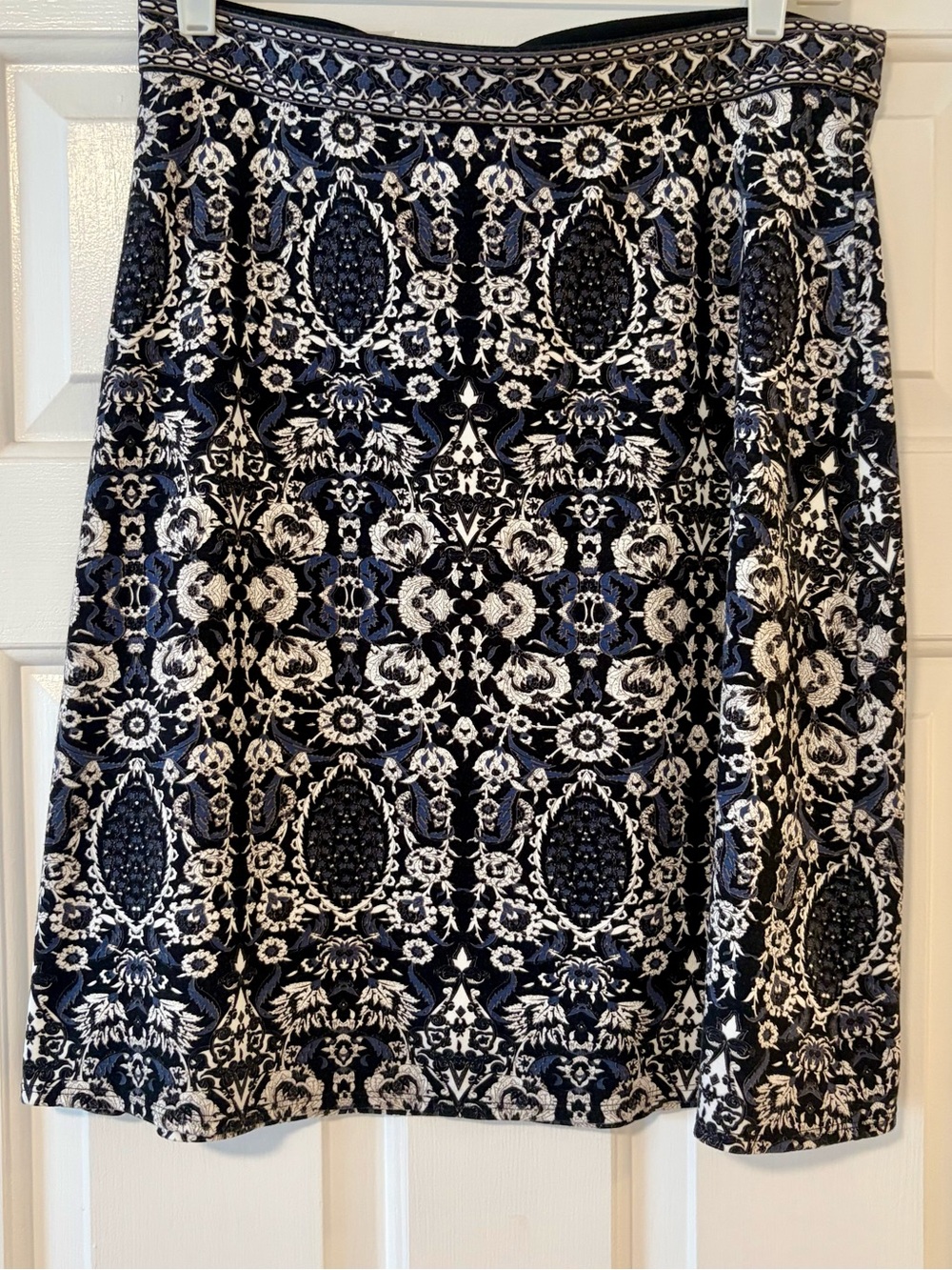 Max Studio Black Medallion Print Knit Skirt M